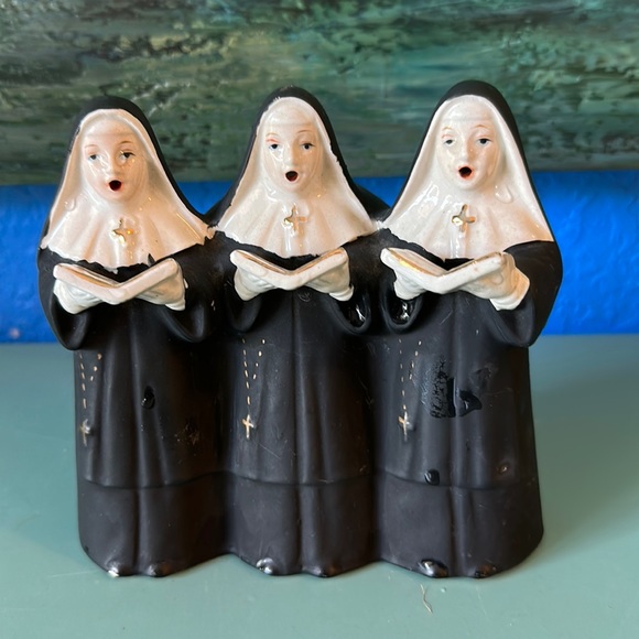 Vintage Ceramic Nuns - Picture 1 of 8